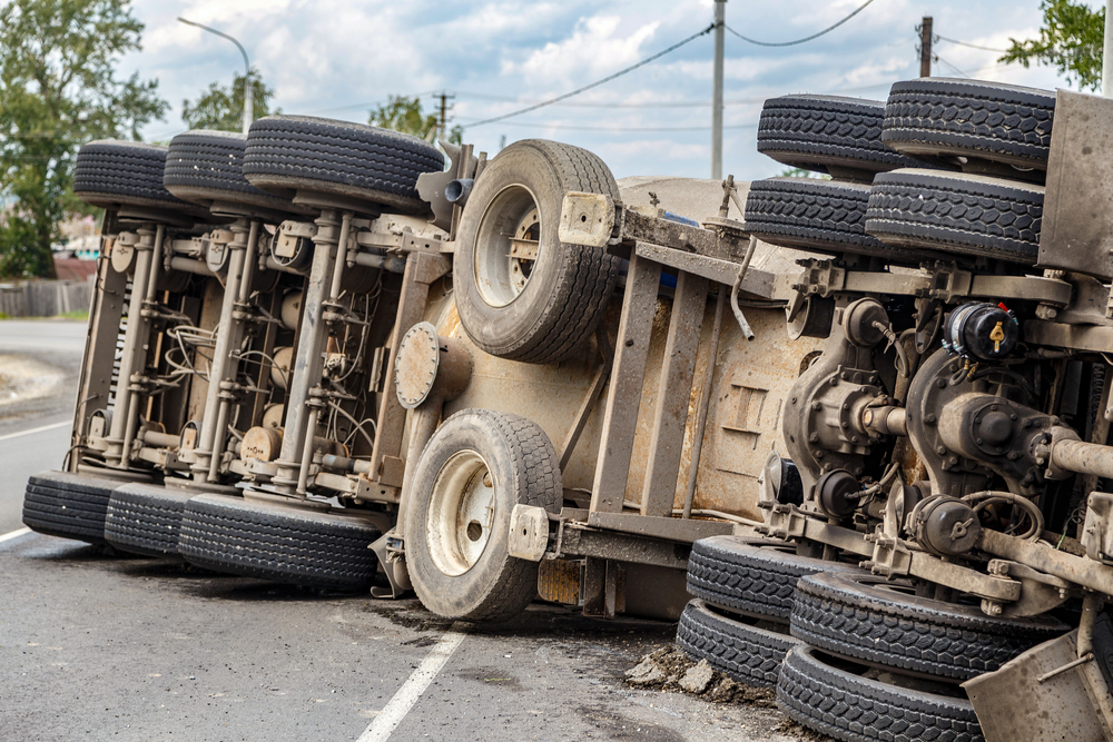 semi truck flipped over on the interstate of Mississippi